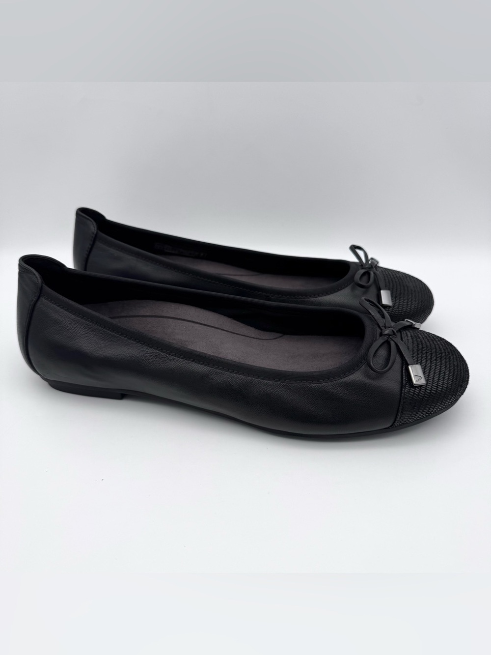 Vionic Minna Ballet Flats Black Leather Women 9 Wide Orthotic Comfort Shoes - Picture 2 of 10